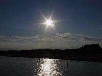 DieSonne 32  Die Sonne am Abend des 15. Junis 2011 um 19:26 &uuml;ber dem Union Lido in Italien.