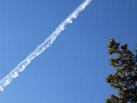 Wolken 24  Kondensstreifen eines Flugzeugs eingefangen am 29.10.2012 in Th&uuml;ringen.