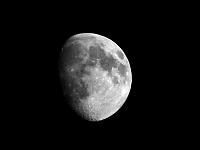 Astronomie 08  Zunehmender Mond am 29.10.2009 &uuml;ber Lonsee.